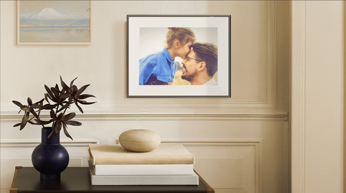 Aura's E-Ink Photo Frame: A Shift to Digital Artistry