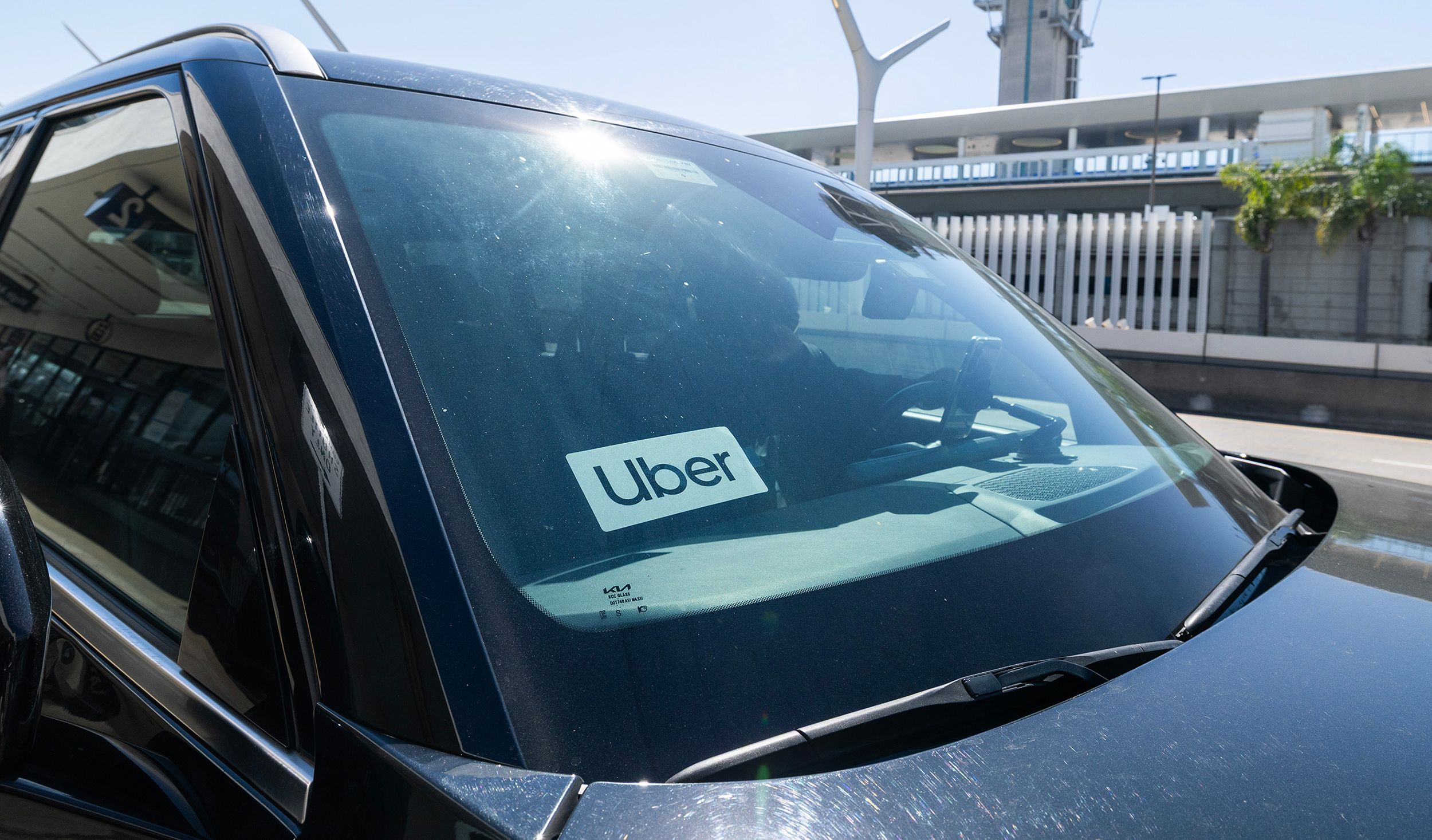 Uber's Strategy on Hybrid Networks and Autonomous Vehicle Integration
