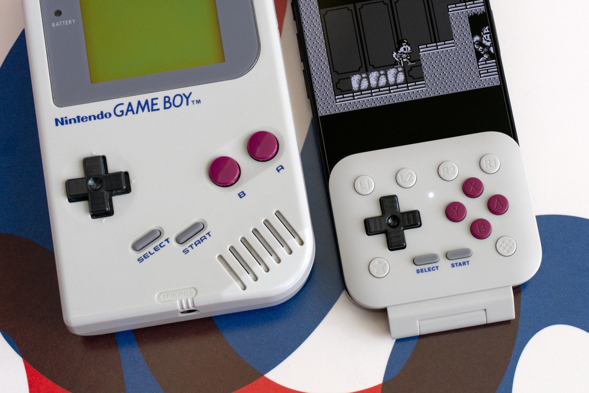 8BitDo FlipPad: Transforming Smartphones into Pocket Game Consoles
