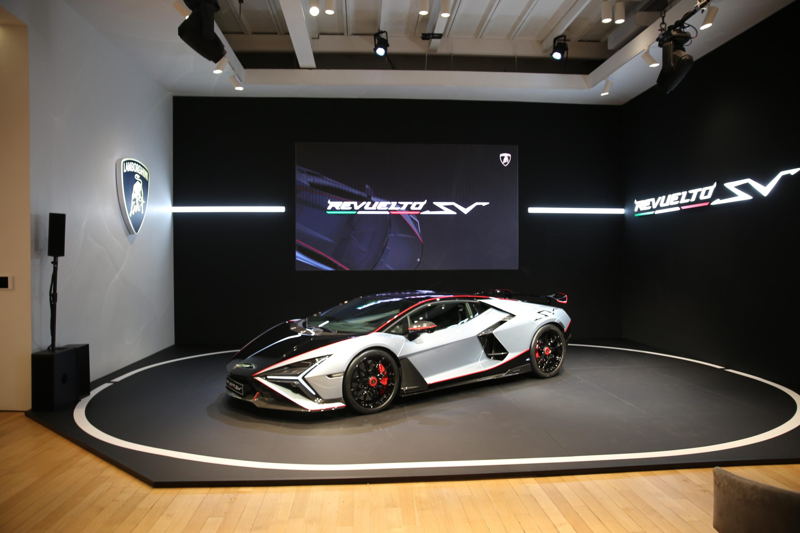 Lamborghini Revuelto SV: Hybrid Evolution in High-Performance Driving