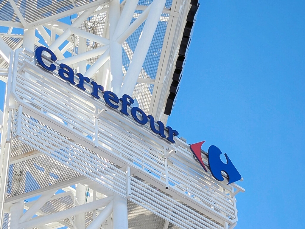 Tech Deals at Carrefour: Equipping Workspaces Efficiently