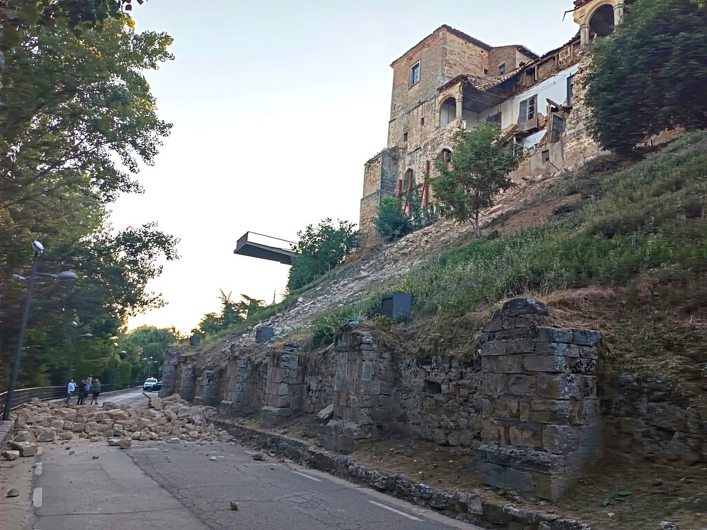 Historical Castles in Ruin: A Pattern of Neglect