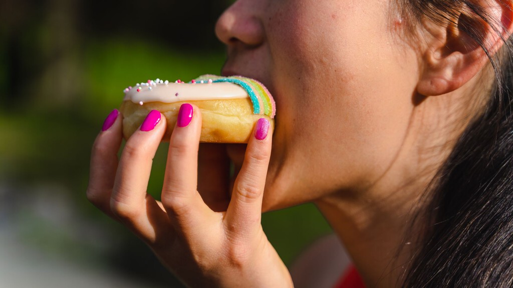 The Physics Behind Your Chewing Habits
